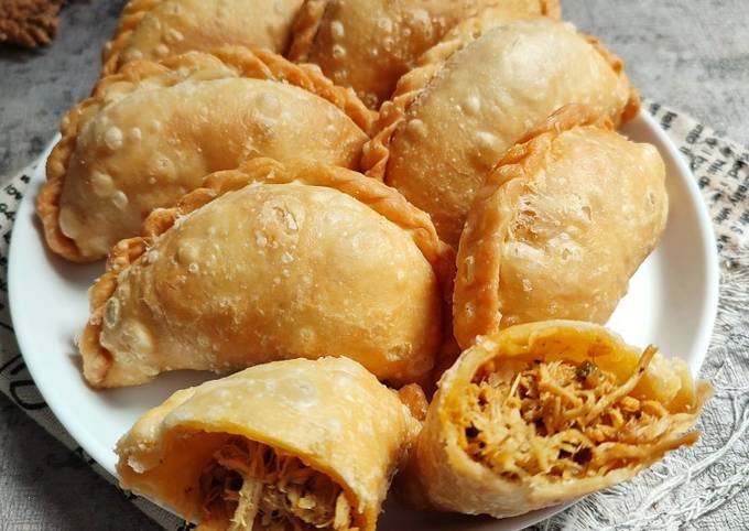 pastel-isi-ayam-kari-foto-resep-utama